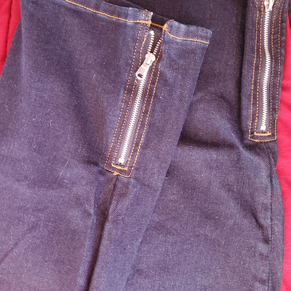 Jean Capris - Picture 2 of 4